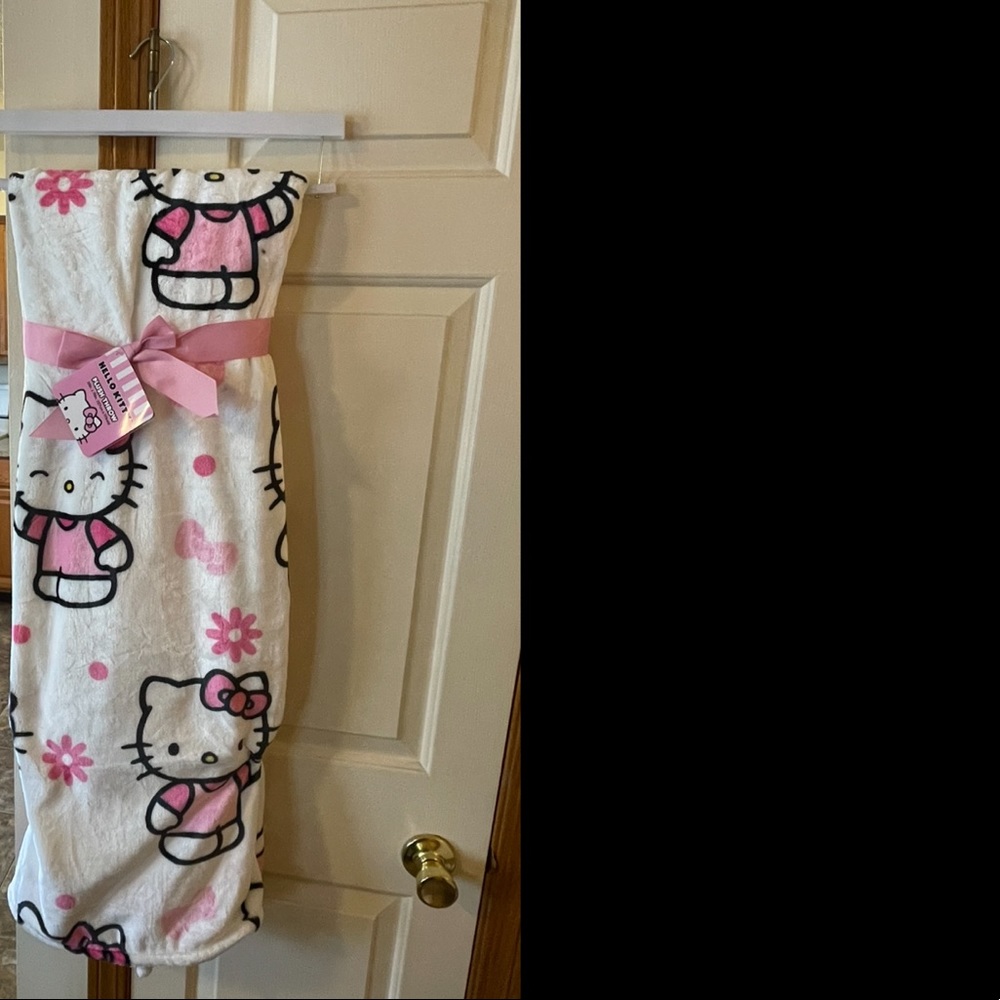 π Hello Kitty Tiktok Viral Blanket π - Picture 2 of 5